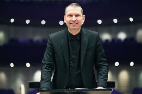 Filharmonie mění dirigenta.  Orchestr bude řídit V. Spurný