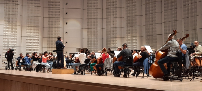 ORCHESTR HRAJE DIVADLO ORCHESTR HRAJE DIVADLO