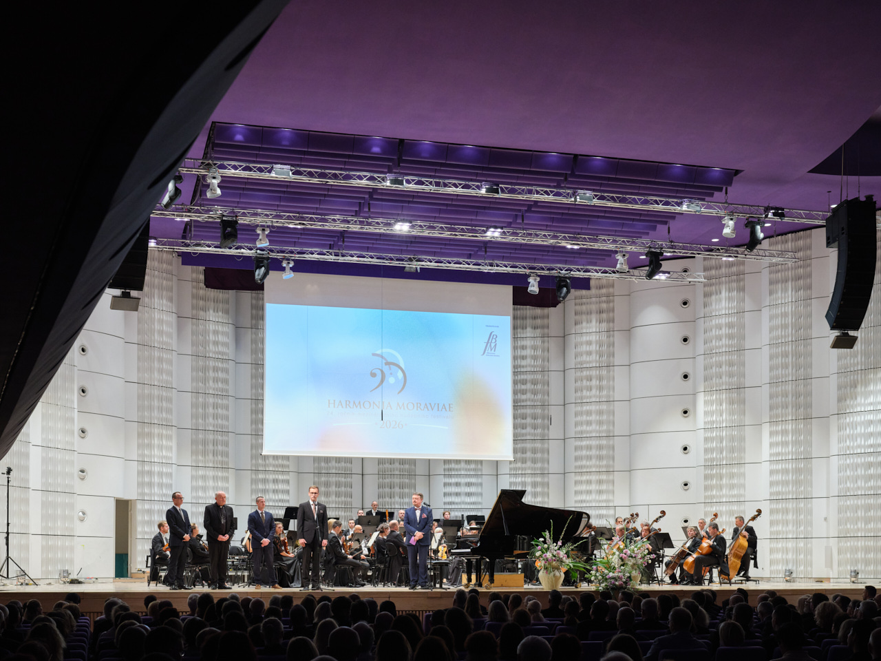 Ohňostoj hudebních emocí. Filharmonie Bohuslava Martinů u dvojího zahájení Ohňostoj hudebních emocí. Filharmonie Bohuslava Martinů u dvojího zahájení